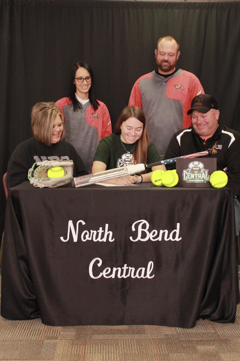 CCCSoftball1's tweet image. 🚨2023 SIGNEE🚨 

It’s official! 

Help us welcome Haley Johnson to the Raider Family! We can’t wait to have her in Columbus next August! 💚🥎