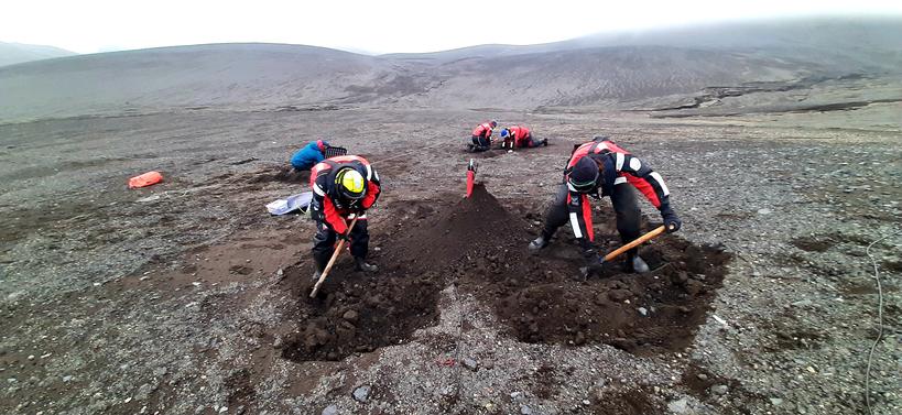 GoletaUgr's tweet photo. Day by day, step by step, we continue installing MT sites in #DeceptionIsland with the help of @Antartica_ET #CAEXXXVI 🇪🇦🇦🇶 https://t.co/YhTk71rkrc