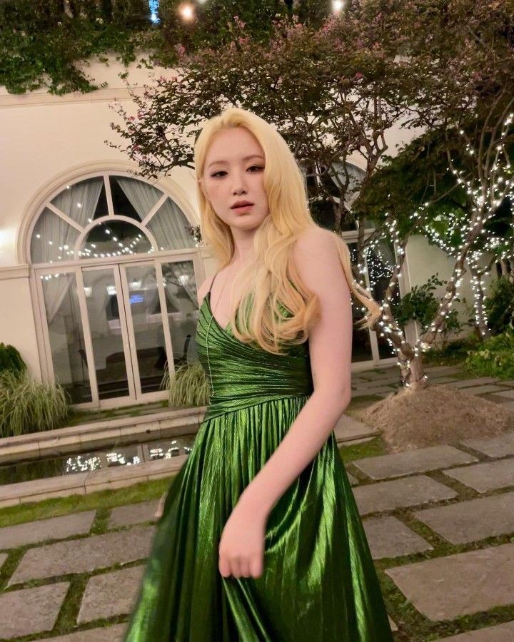 Mother Has Arrived

-💌