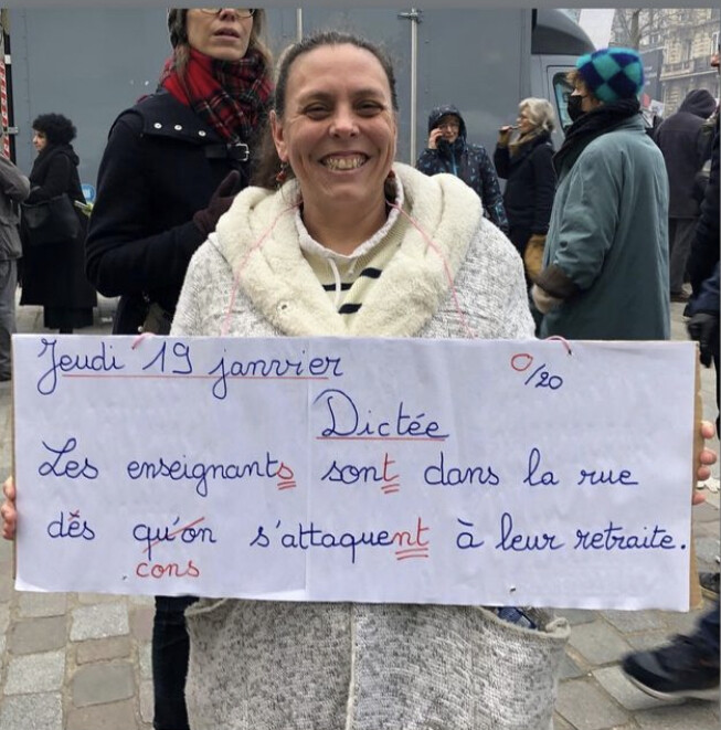 GrandserreSylv1's tweet photo. Purée, ça devient carrément balèze le niveau des pancartes dans les manifs sur les retraites ! 🤣👏 https://t.co/KIJHAWmPIg
