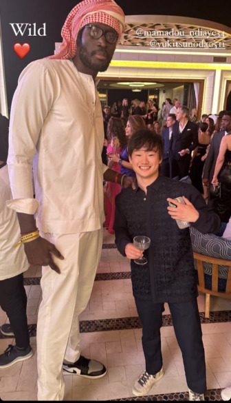 Frogrings's tweet photo. Formula One driver Yuki Tsunoda (161cm/5′3) with basketball player Mamadou Ndiaye (229cm/7′6) https://t.co/HRunlz9BRZ