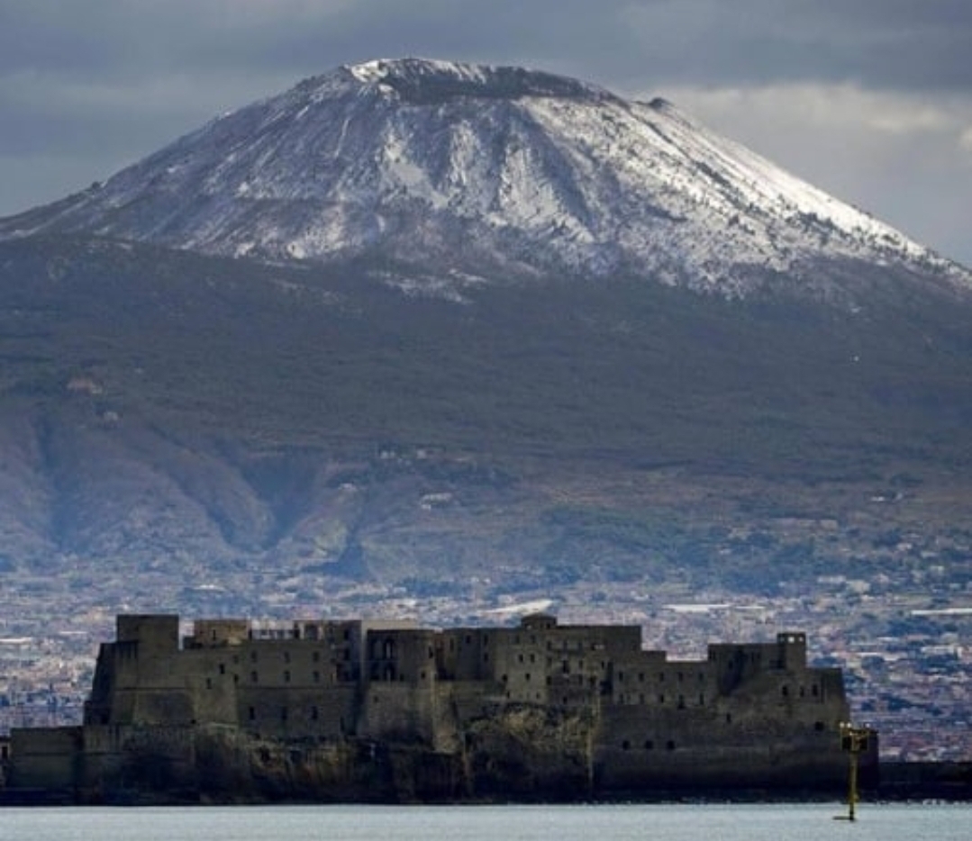 sdurzo's tweet photo. #Napoli 
Sua maestà https://t.co/XFDNOyM43X