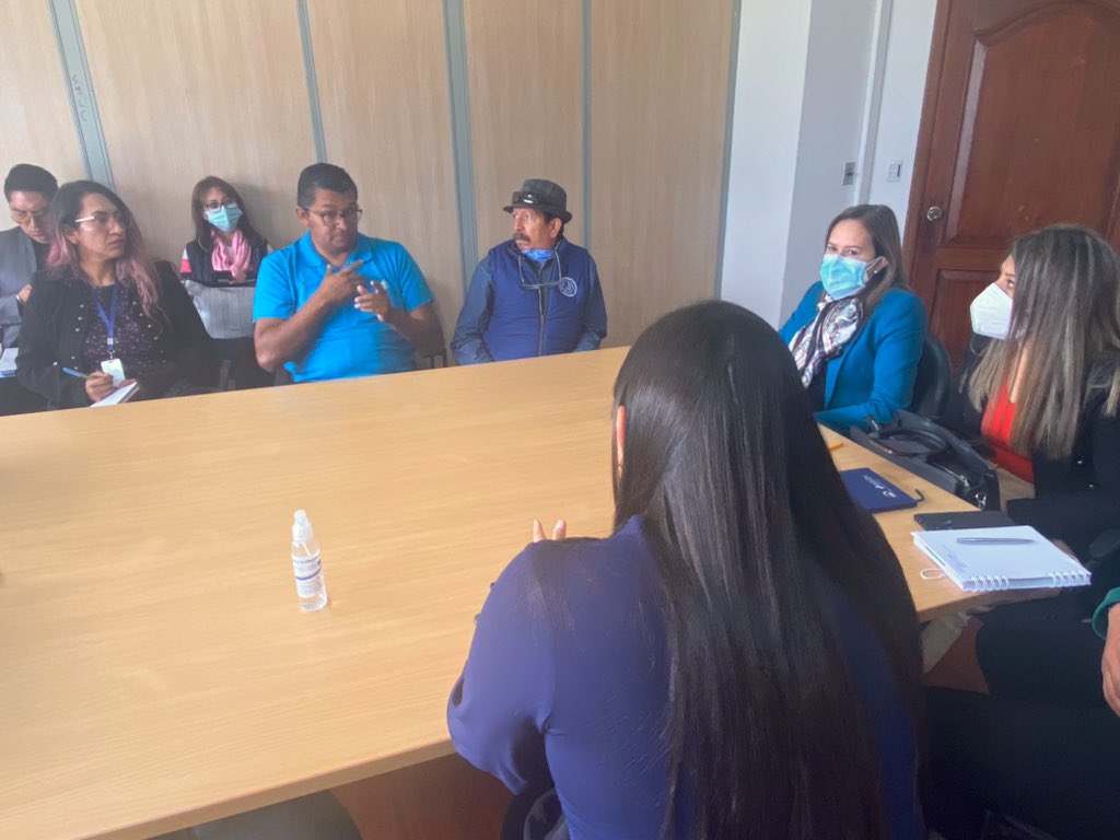 DEFENSORIAEC's tweet photo. En la cita expresaron las deficiencias técnicas y de comunicación registradas en los debates de candidatos/as a prefectos/as organizado por @cnegobec en varias provincias. Hecho que se produjo porque no son profesionales acreditados en lengua de señas, señalaron desde #FENASEC. https://t.co/d2T8OdDus6