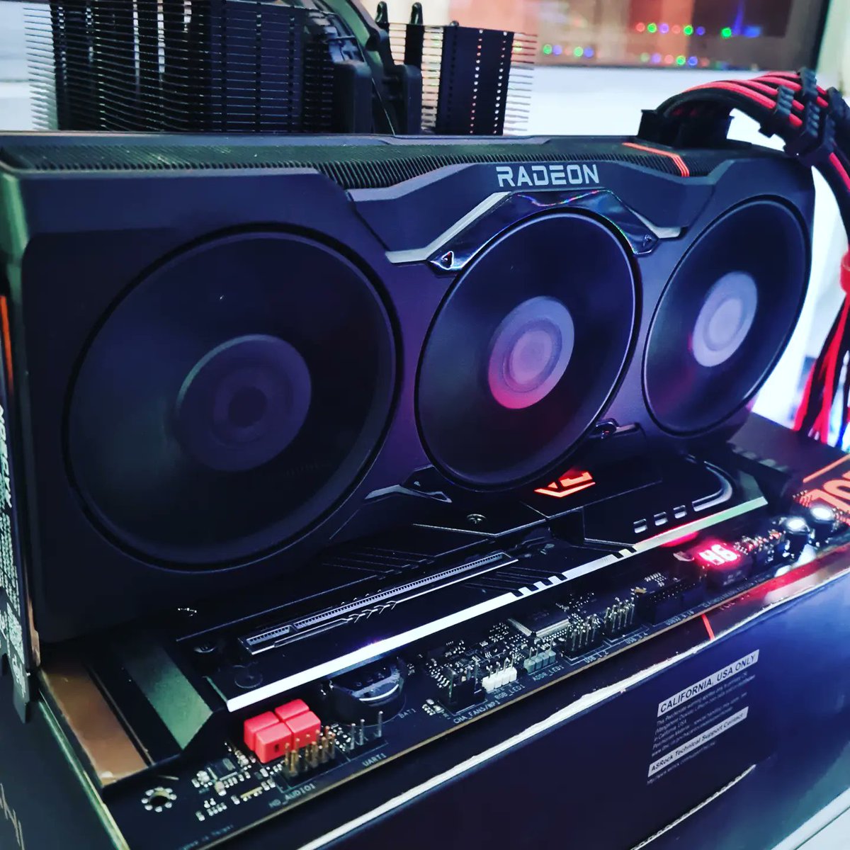 eltecnofilo's tweet image. 🎮👾🕹️🔥🔥 vamos a darle candela a esta #7900XTX de @amdradeon @AMDGaming ,🕹️👾🎮 #benchtable armado con el también nuevo #Ryzen9 #7900 non-X de bajo consumo y #RAM @kingstontech #ddr5 #5200
