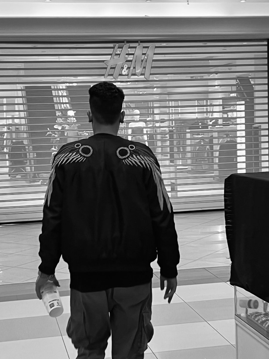 Ahmedrozza18's tweet photo. Never look back..🖤💫 https://t.co/NG7TG1D2XF