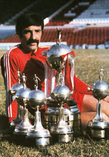 sebastianudo's tweet photo. Boludo, Pillud gano 5 titulitos (2 inventados) y es el maximo ganador en la historia de Racing! Pavoni tiene eso solo en LIBERTADORES y ni siquiera es el maximo ganador en la historia de Independiente jajajaj ¿Es cierto que no se puede comparar una vida de grandeza... https://t.co/tOM2MbQpDb