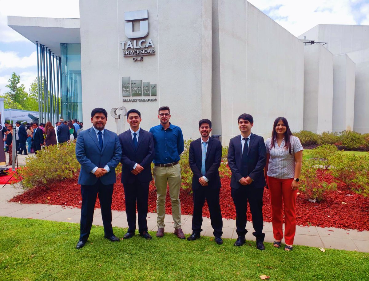 Día para recordar 👇👇

En esta foto tenemos al primer grupo de Ingenieros Civiles Eléctricos titulados de la Universidad de Talca ⚡️⚡️ Que estos años de formación les acompañen en su constante crecimiento como profesionales y como personas ❤️❤️ No olviden a su #AlmaMáter 🤝🫶