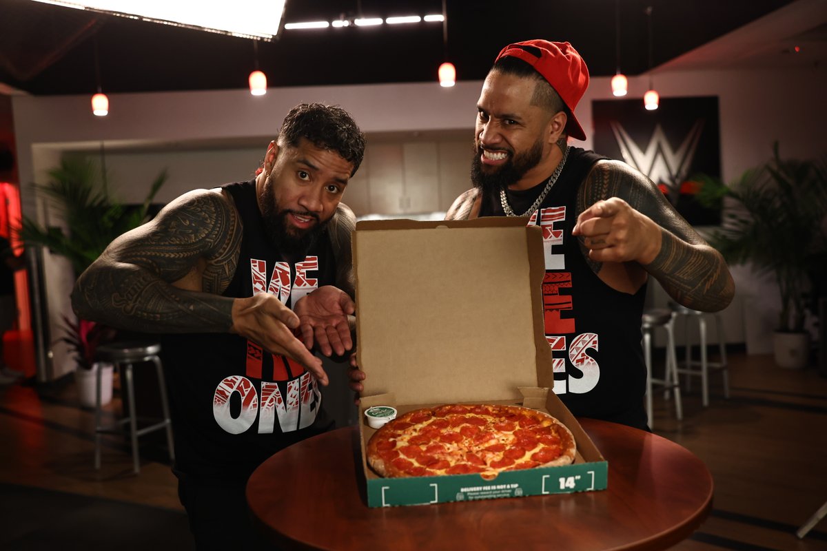 WWE's tweet image. Which WWE Superstar are you sharing your @PapaJohns pizza with? #SmackDown #PapaJohnsPartner #ad
🍕: papajohns.com