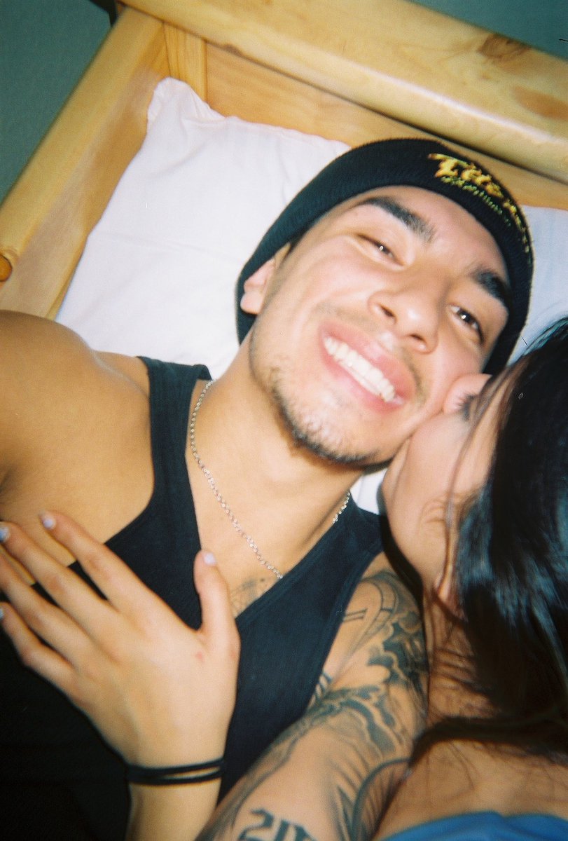IconicNeeks's tweet photo. Smile it’s Friday https://t.co/O670cOUexf