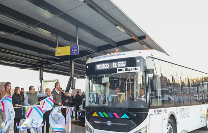 La gobernadora de Aguascalientes, Teresa Jiménez Esquivel  dio el banderazo de salida al primer #autobús eléctrico que llega a la entidad para comenzar pruebas; la autoridad hace énfasis en que su funcionamiento será valorado para una futura modernización.

<a href="/GobAgs/">Gobierno del Estado de Aguascalientes</a>