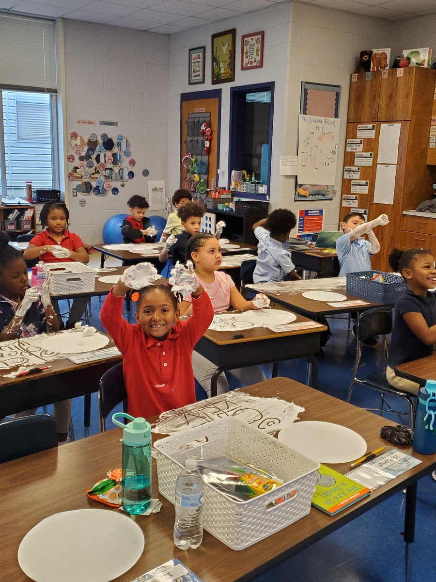 Mrs. Moore tweet media