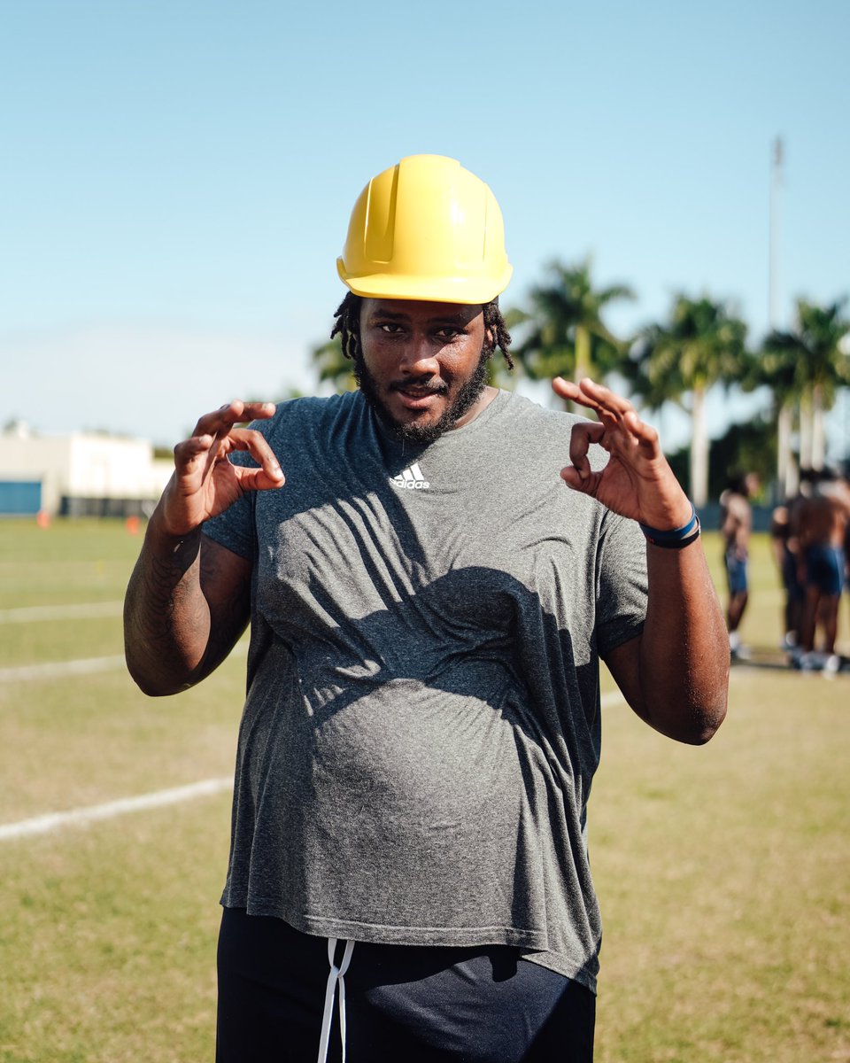 FAUFootball's tweet image. Put in that work 💯

Hard Hat Award goes to @mlamar35 🥇

#WinningInParadise #Plus2