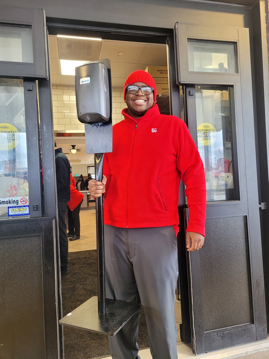 jnizzo's tweet photo. Stopped at the @chickfila in Southfield. Asked for hand sanitizer. They didn't have any for the drive-thru, so this brother brought one of the stands from inside and took it around to everyone in the car. Service unmatched. 🙌🏿❤️✊🏿 https://t.co/DZkeoIIdgY