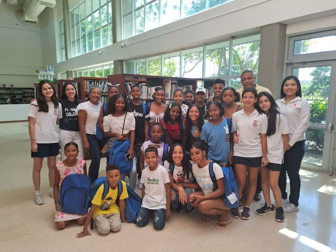 Hoy 40 niños y jóvenes de las Bibliotecas Públicas de Tierra Baja y de Manzanillo del Mar asistieron a la Exposición "Cartagenenado", organizada por los estudiantes de <a href="/cojowa/">Jorge Washington CARTAGENA</a>.

Además, recibieron igual número de kits escolares por parte de la Fundación Cojowa.