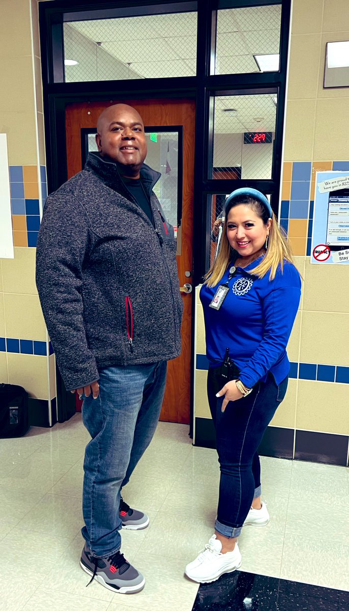 LamaestraBrenda's tweet photo. It’s Friday! This means the @Apollo_JH AP’s brought their shoe-game to school!🔥@LeonardBraxton2 #makingconnectionswithkids #shoegameFriday #apollogearup @yolanda_gaither https://t.co/xv1uiWfUKI