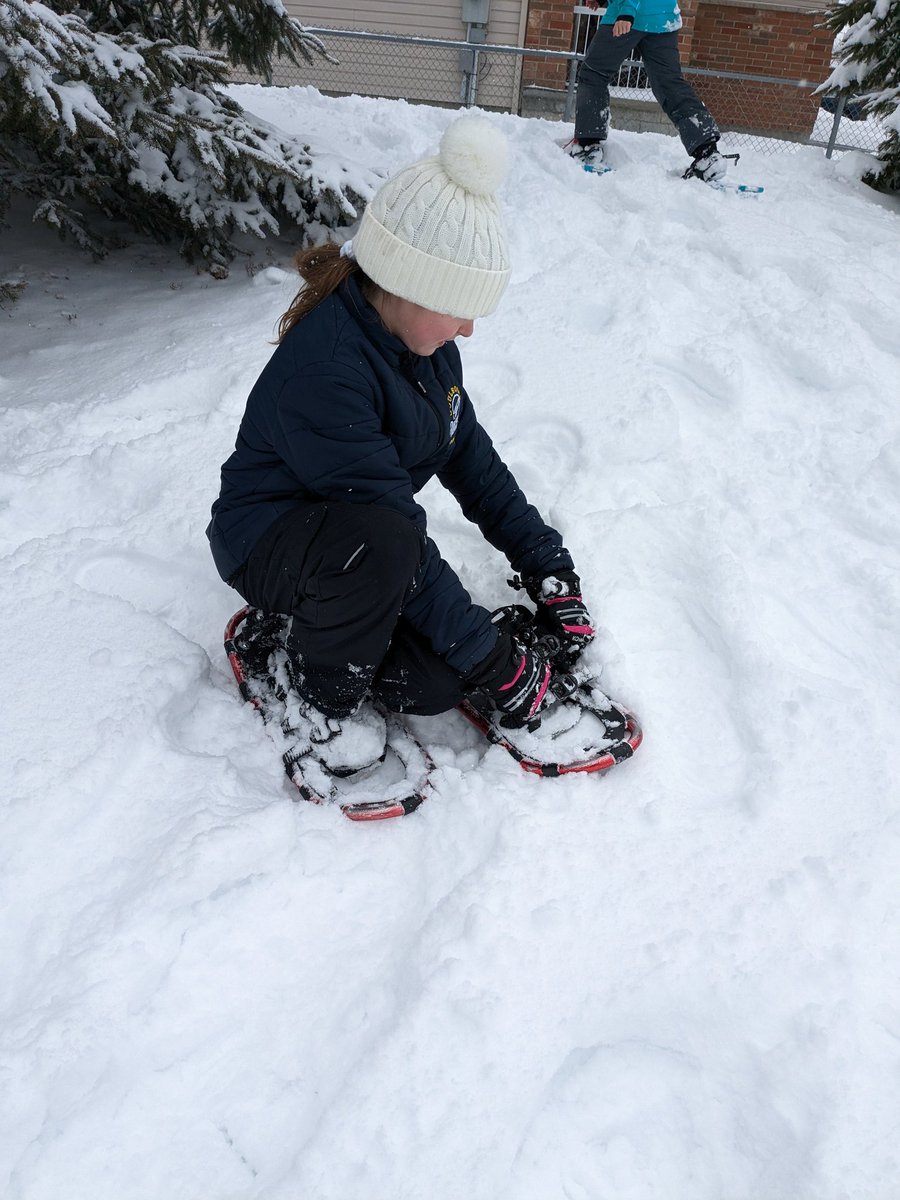 On a fait de la raquette cet après midi. Bonne endurance cardio-respiratoire et la lumière naturelle! Look at how happy these SS are! 💕
<a href="/AngelsOCSB/">Guardian Angels School</a>