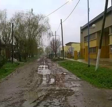 LucasTundisOK's tweet photo. Me imagino que habrán recorrido el Barrio @diegosantilli y @YoSoyMartiniano ahora que hay asfalto hecho por la gestión de @mayrasmendoza 
Porque antes con el barro al ex Intendente le daba cosa ir  ...

Te muestro algunas imágenes por las dudas que hayan hecho una visita express https://t.co/AZYgDahlOg