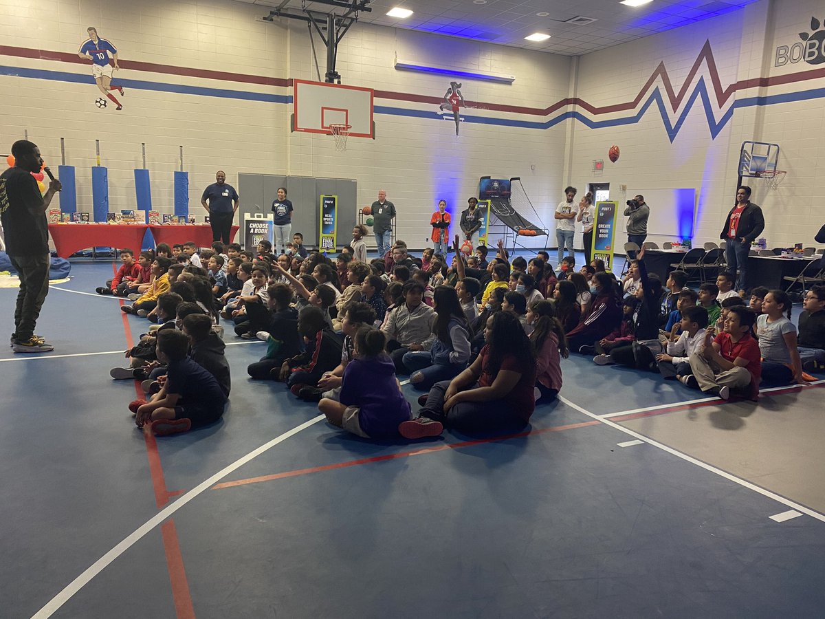 TeraeHarris's tweet photo. Thank you to everyone that made the Final 4 Fan Jam a success for our 3rd grade students! 📕 📚 📖 @ajbushelem #ncaa #readtothefinal4 #bettertogether https://t.co/p7RC4juyDK