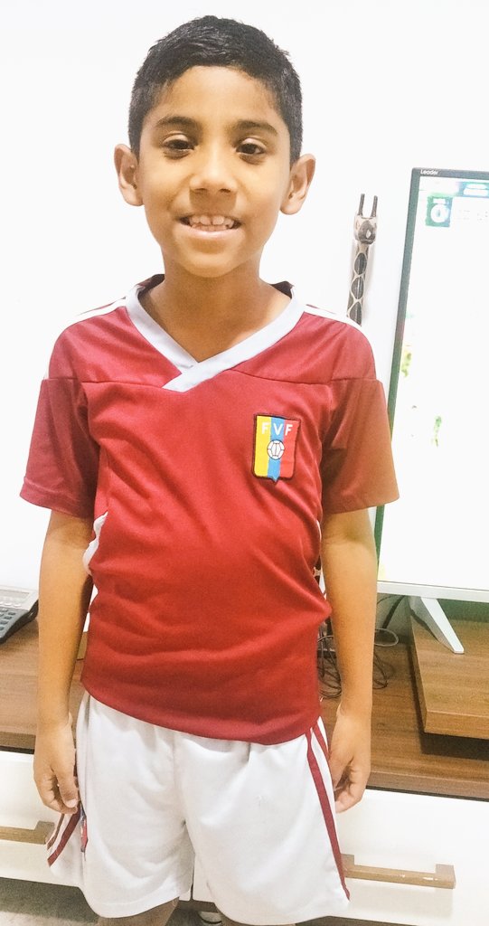 nefer_sele's tweet photo. Buenas tardes les saluda Samuel Apoyando a nuestra selección y en sintonía por #televentucanal  #TeledeportesTeleven  desde #Caracas https://t.co/h8h2A39UHr