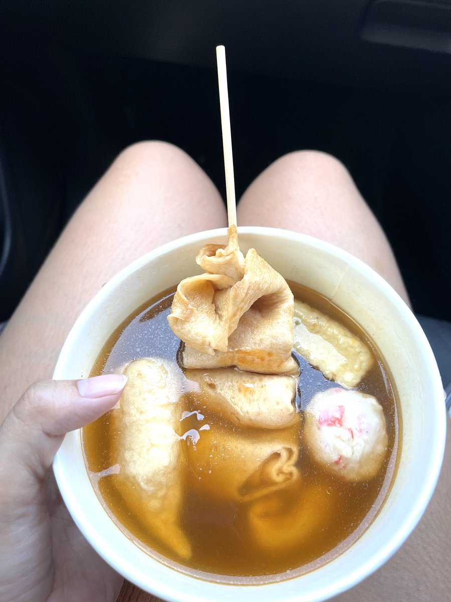 xianiwei's tweet photo. Yang lagi heboh, lawson buka di jogja! Langsung cuss icip2.. Odengnya enak! https://t.co/BWZYycLMzE