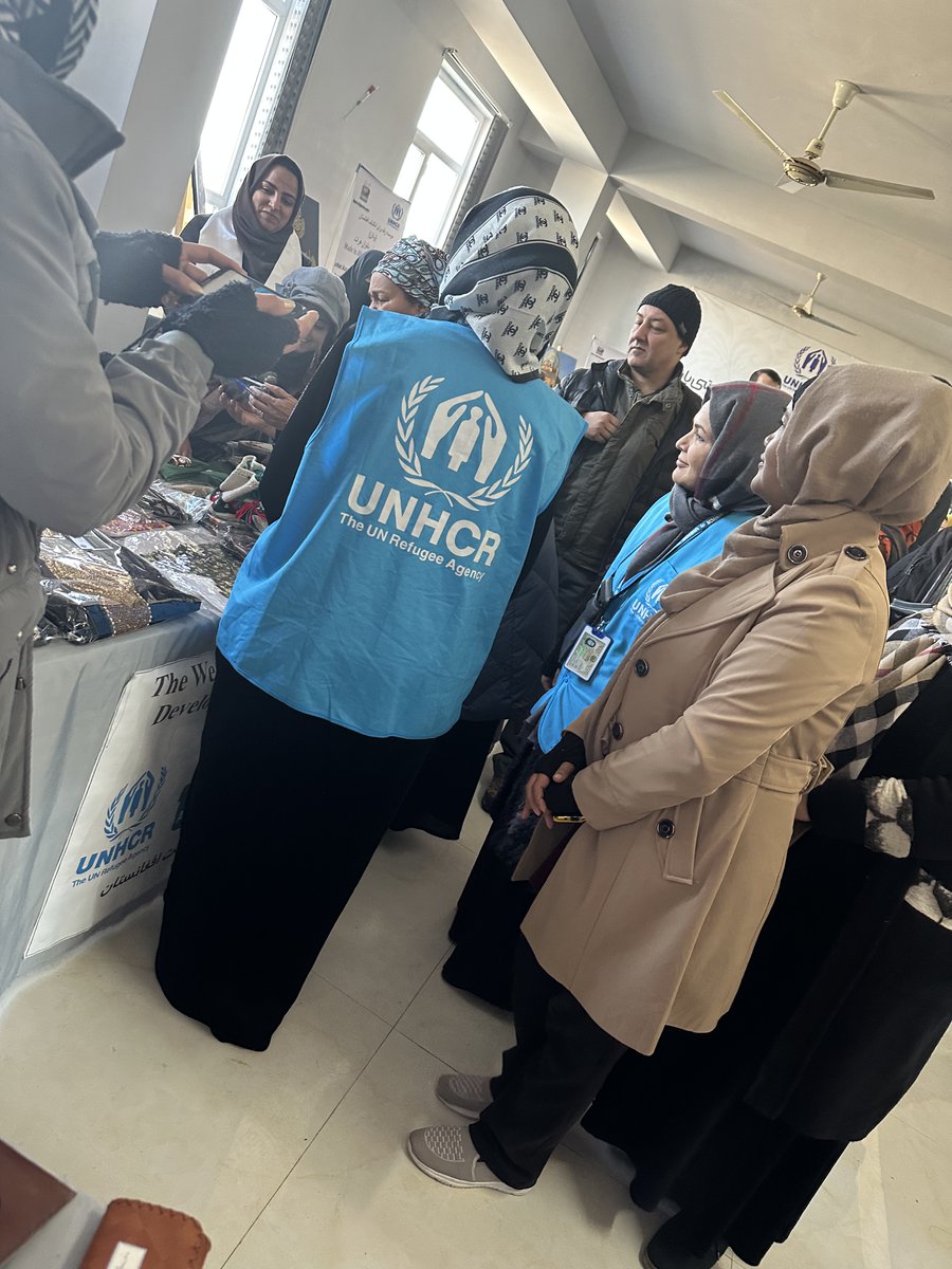 UNHCRAfg tweet picture