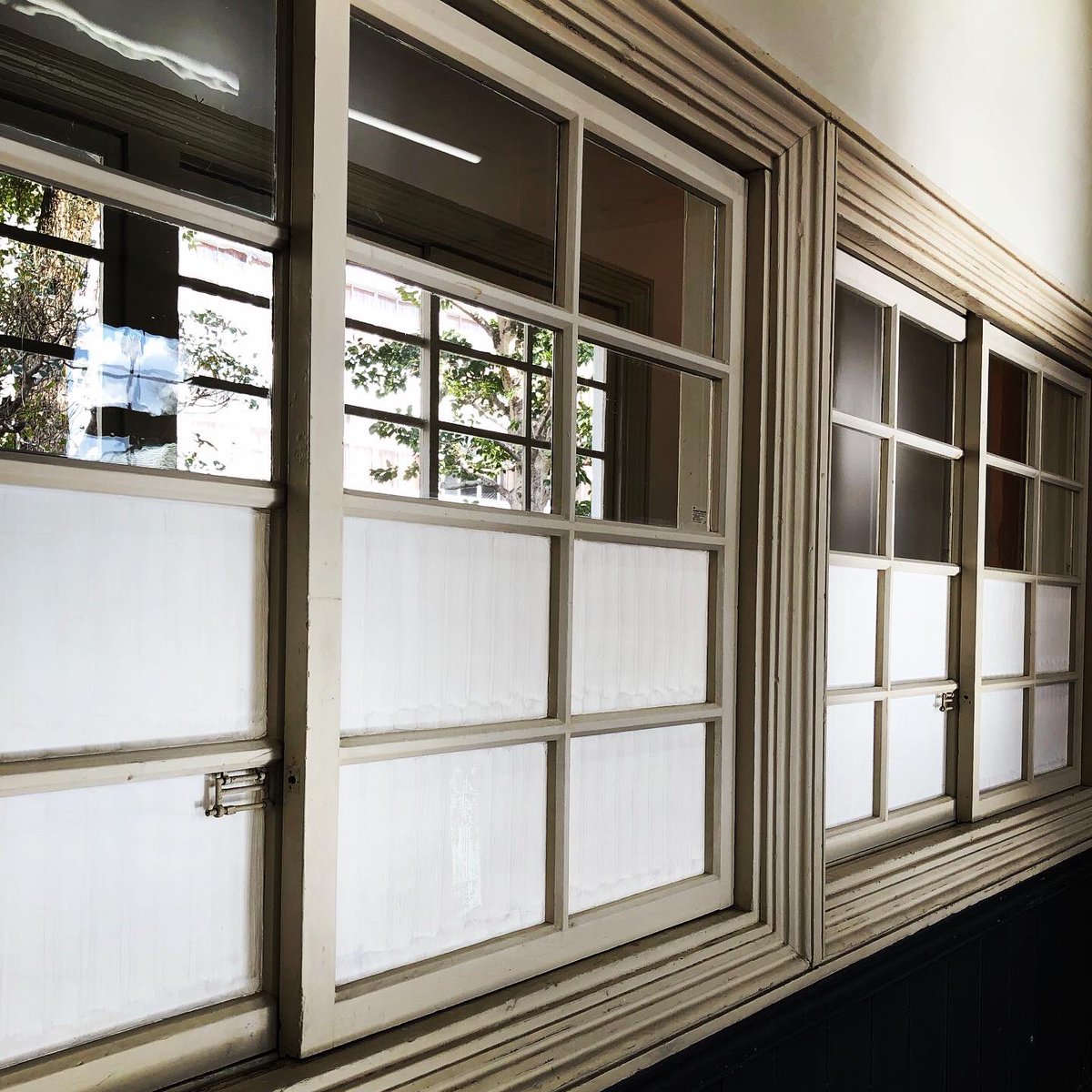 tearoom's tweet photo. 丸球捻締り鍵の限定みたいな鍵
三重県立上野高等学校明治校舎
#ditails #ディテール #ディテールマニア #鍵 #key https://t.co/6RmyULSJDQ