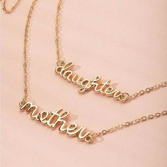 ThriftandKitsch's tweet photo. So good I had to share! Check out all the items I'm loving on @Poshmarkapp from @XxalisonxX @LionWolfDances #poshmark #fashion #style #shopmycloset #41hawthorn: https://t.co/hbaKUAyfHd https://t.co/Pre9ra5XHq