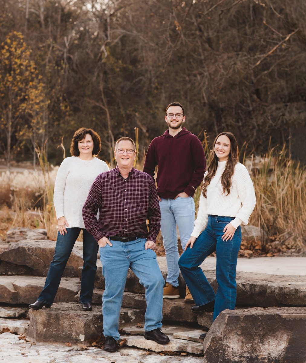 eMPhotog's tweet photo. Elkins Family 2022 ❤️

Just over here reminiscing about warmer days and these awesome people...

It's an honor to capture family photos.  It's a blessing when you get to do the same families year after year.   THANK YOU for trusting me with your precious family memories! https://t.co/YXqZJpUUcb