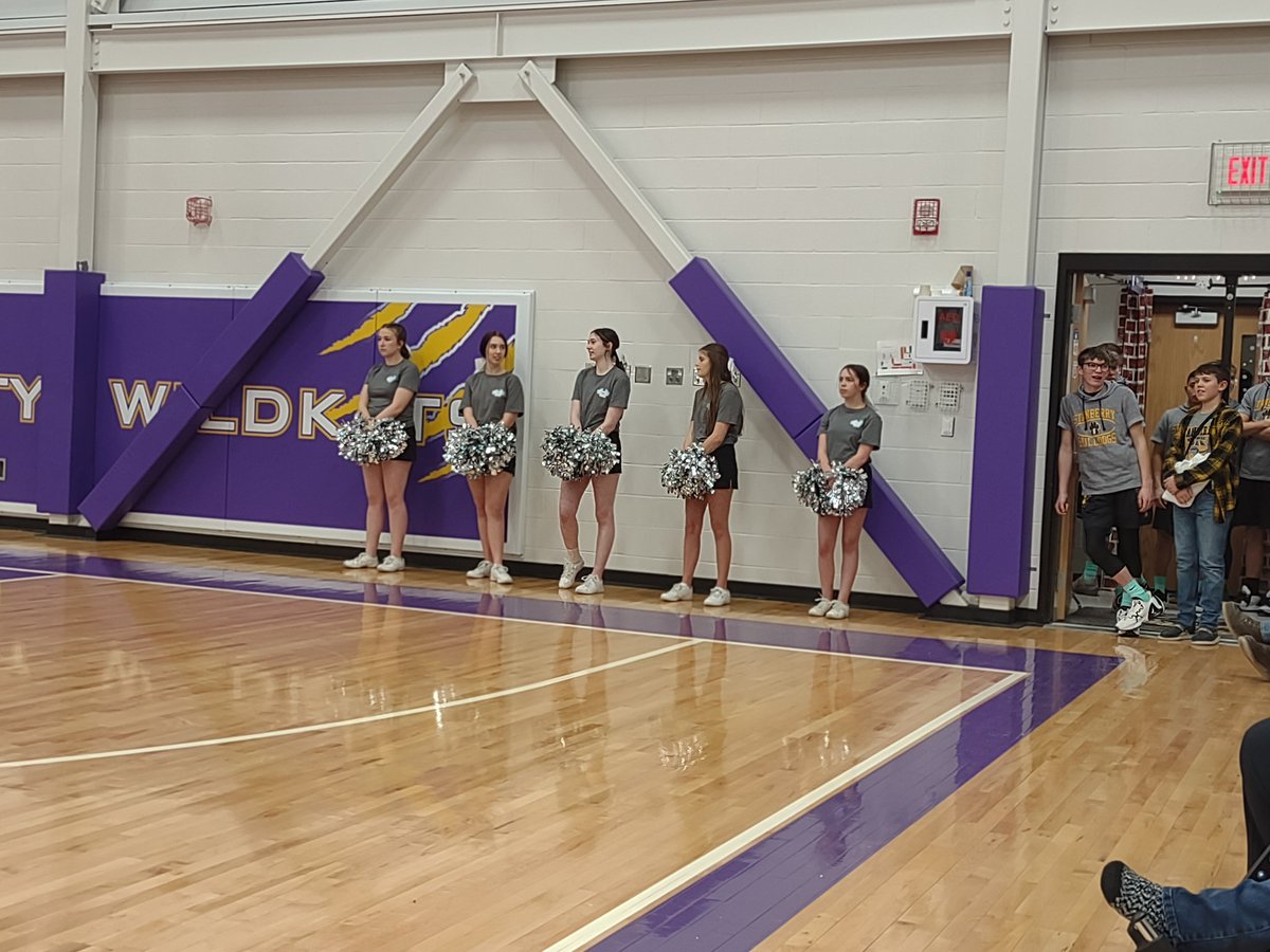 canicke's tweet photo. Cervical Cancer Awareness Night at KCH! Two communities came together for a great cause! @WildKatNation1 @StanberryR2 #tealout https://t.co/oYWjWzAHtr