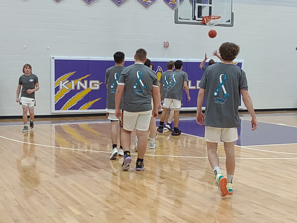 canicke's tweet photo. Cervical Cancer Awareness Night at KCH! Two communities came together for a great cause! @WildKatNation1 @StanberryR2 #tealout https://t.co/oYWjWzAHtr