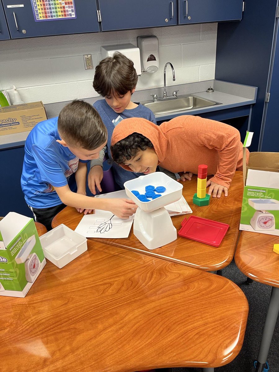 HNESHuskies's tweet image. grams, kilograms, ounces and pounds…#mathinvestigationtime #mathproblemsolving #teamworkdreamwork #4thgradefun