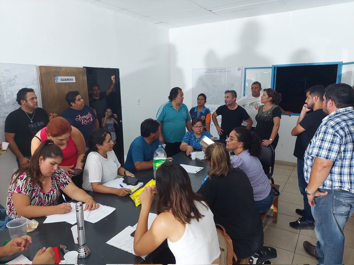 ines_byd's tweet photo. Junto a todas las áreas operativas municipales, estamos organizando las tareas para recuperar la ciudad luego del temporal. 
Vamos a coordinar con las empresas prestadoras de servicios y organismos de emergencia, para avanzar en un trabajo conjunto. https://t.co/O9oba2lxQO