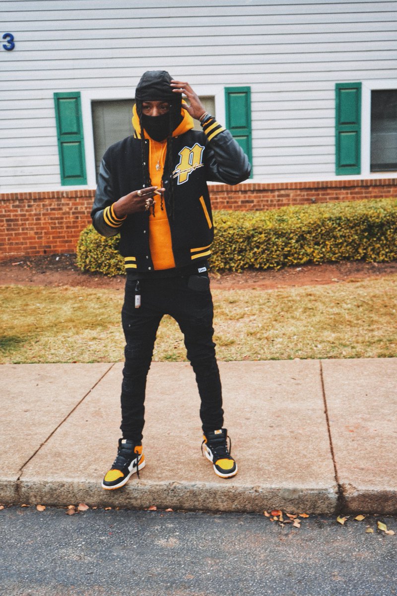 FredoMigo's tweet photo. It’s beef we on yo ass 🥷🏽 we the type to die in the gas ⛽️ #DeeBlock https://t.co/gJVeB14jHA