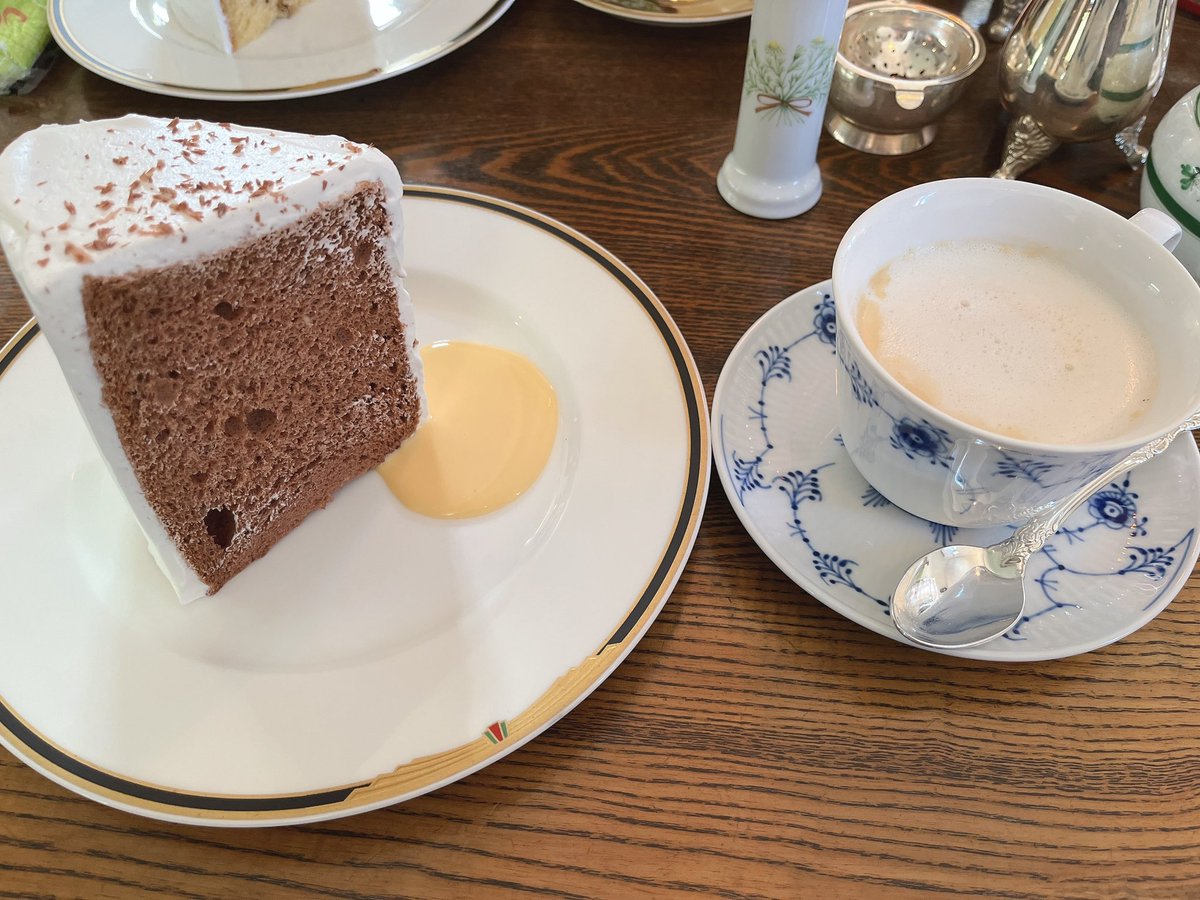 umi5046's tweet photo. ミルクティーとシフォンケーキめっちゃ美味しかった😋 https://t.co/t3uqHuyDGR
