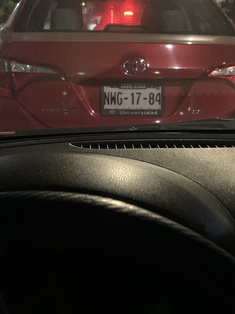 Lauflaquita's tweet image. Cuando entenderá la gente que la calle es pública? El “dueño” de este auto se pone loco y sumamente agresivo exigiendo que no me estacione en “su lugar” porque no se puede estacionar y exige de manera agresiva que me mueva 🤦‍♀️ #genteloca #genteignorante