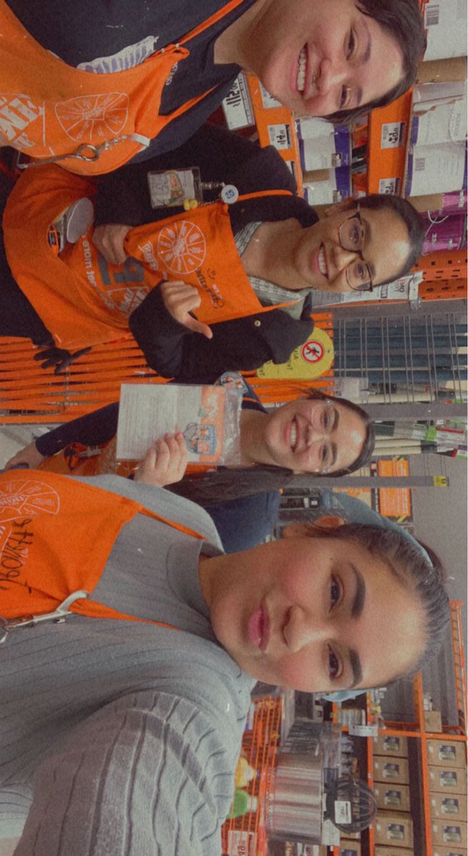 JeanCXM_0523's tweet photo. Shoutout to Jerica 🎉for getting recognized by a customer for her terrific customer service and making their shopping experience a great one!!👏 https://t.co/s6u4wrRO14