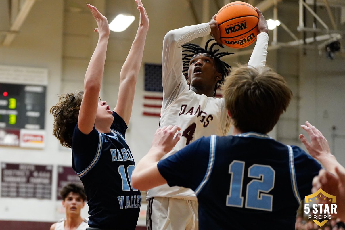 HERE COMES BEARDEN

Bearden put on a huge second-half surge Friday night, and the Bulldogs win over HVA — coupled with Maryville’s win over William Blount — has made the District 4-4A standings look quite interesting with a couple weeks to go.

THE READ … 5starpreps.com/articles/beard…