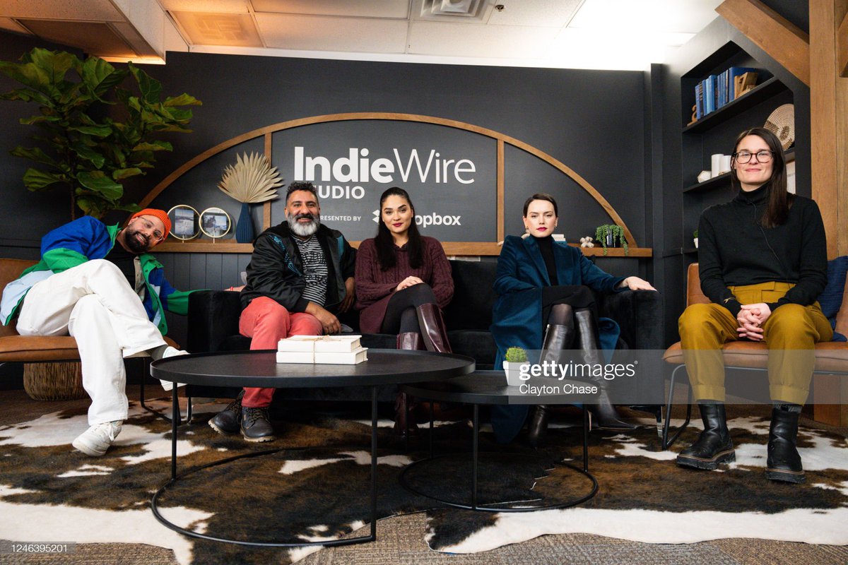 📸 | Daisy Ridley e elenco de Sometimes I Think About Dying no IndieWire Sundance Studio. (19/01)

Fotos de Clayton Chase.