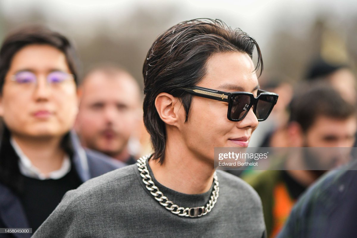 [📸 PHOTOS] #Jhope Dior Winter 2023-2024 Men's Show (11)

[source: gettyimages]