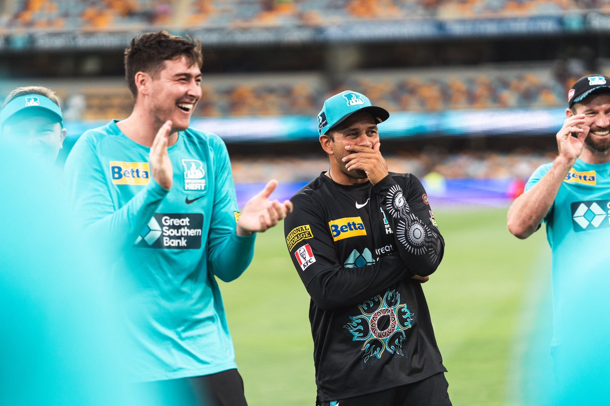 HeatBBL's tweet photo. When the team manager nails the pre-game joke 😂 #BringTheHEAT #BBL12 https://t.co/jfqSprOhO2