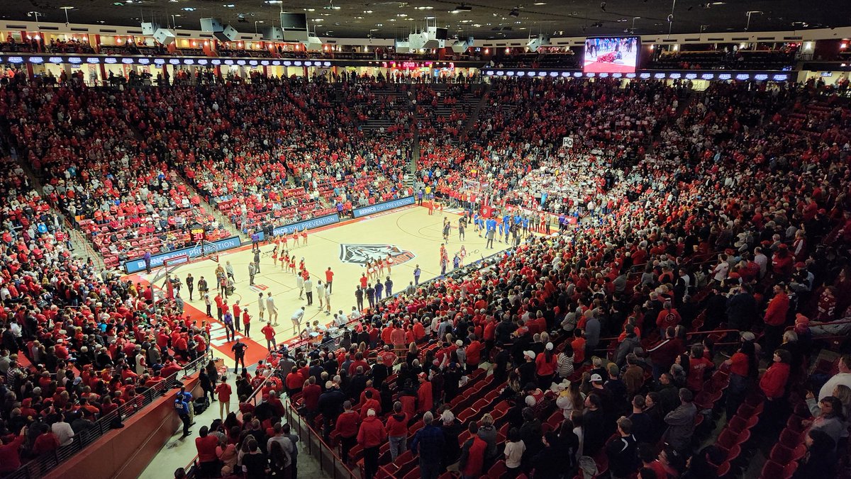 KevinHasRetired's tweet photo. Game time!
#GoLobos https://t.co/aM7hkoJIFV