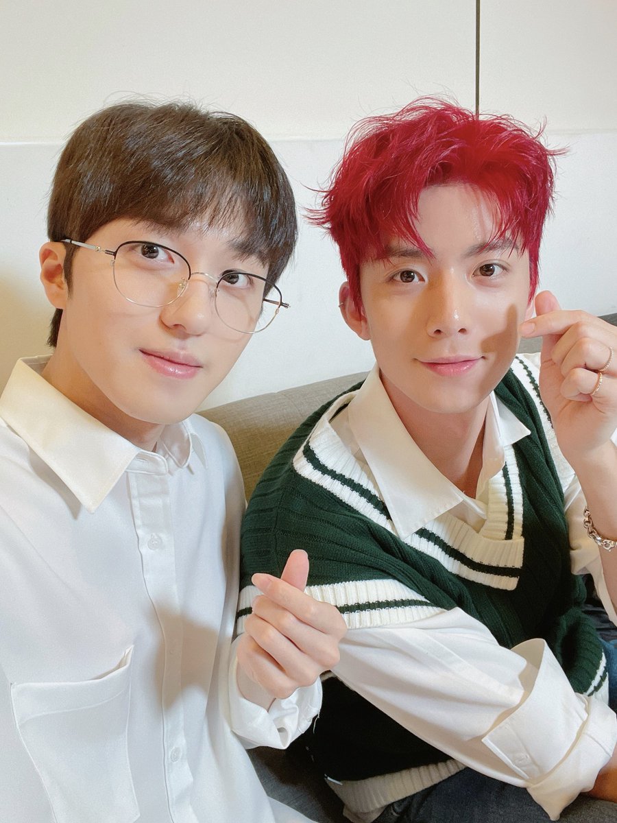 rokartrider_'s tweet photo. Secret File - 176 - Happy New Year With #フィヨン #휘영 #HWIYOUNG #チャニ  #찬희 #CHANI
230121

2023년 계묘년
검은 토끼띠의 해가 밝았습니다!
2023년 휘영&amp;찬희의 활약! 많이 기대해주세요

https://t.co/7uJsbD3Ka5 https://t.co/tXw4dTN4mx