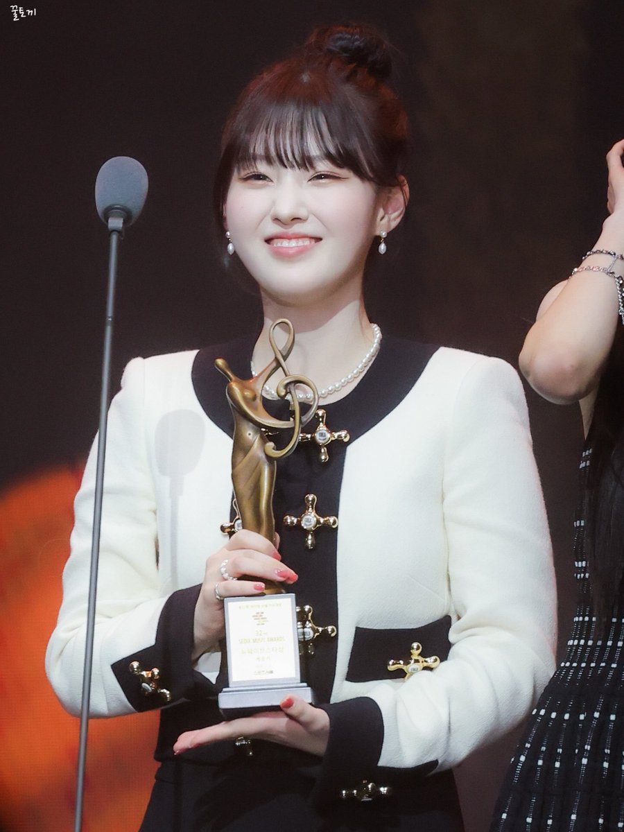 rabbit_C999's tweet photo. 230119 Seoul Music Awards HQ

미소를 보는 것만으로 안심이 되네용🫶

#Kep1er #케플러  #ケプラー  #김채현 #KIMCHAEHYUN #キムチェヒョン https://t.co/0OjZ2oUihD
