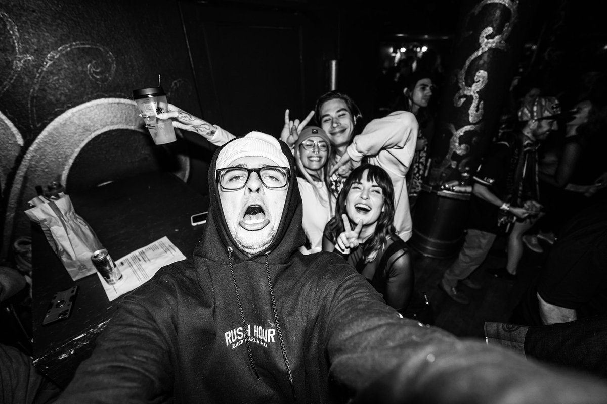 hannah_beaTM's tweet photo. Core memory made 🖤 I love you friends https://t.co/RQgJ7mzPYV