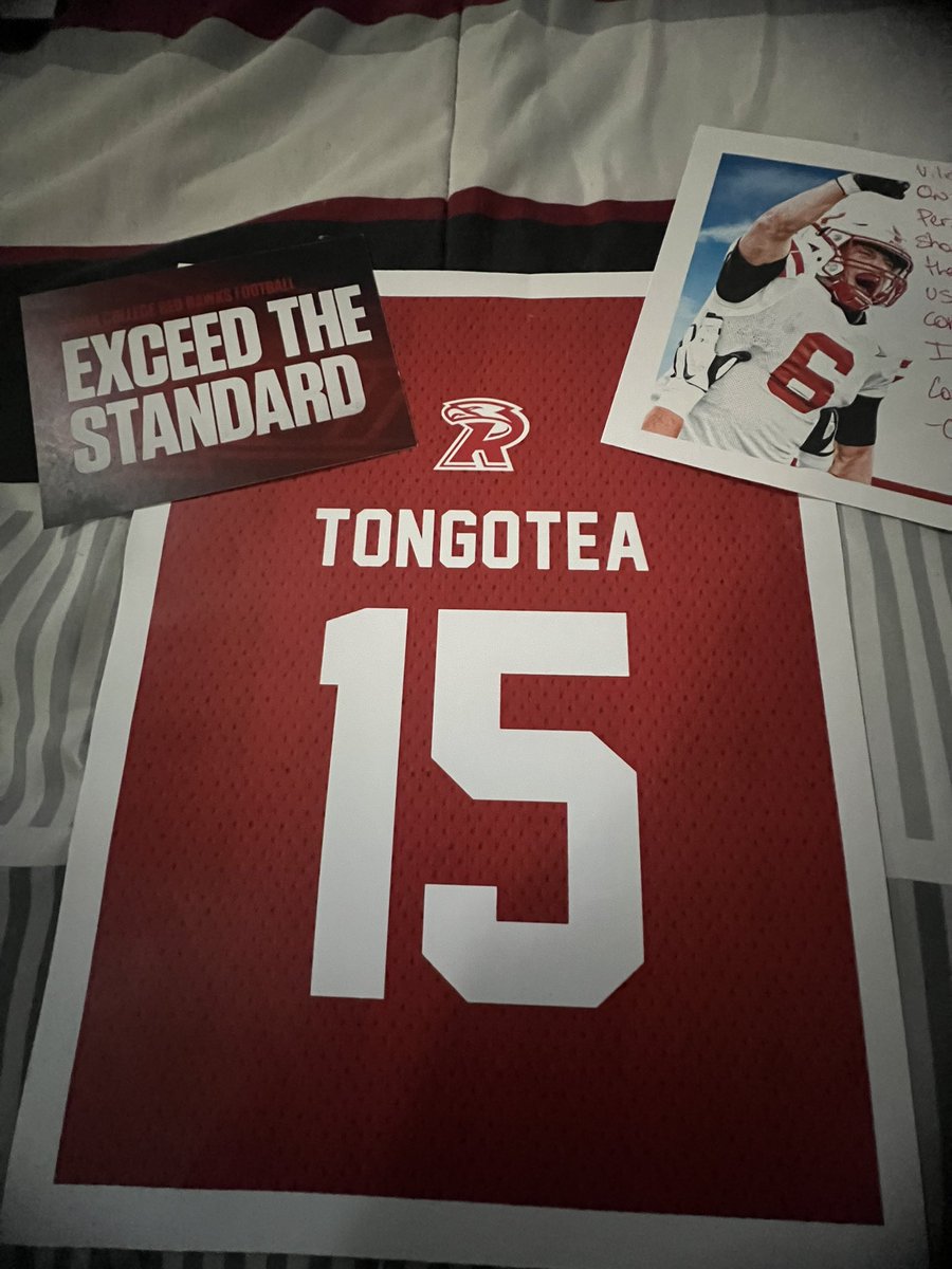 TongoteaV's tweet photo. S/O @Jmar56 @coach_hepp @m_yodz40 for the LOVE🙌🏽 @riponcollege @RiponRedHawkFB #HAWKSFLY #BeRed🔴 https://t.co/QMOEF4d52l
