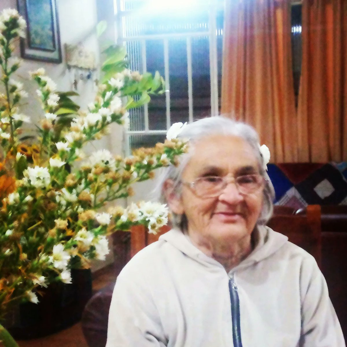 Uma guerreira se vai. Quantos ensinamentos, exemplos e momentos... Quanta gratidão. 

Essa é minha vó Nininha, chão e teto da família. Comunico a todos, com muito pesar, o seu falecimento hoje, aqui na cidade de Barbacena (MG).