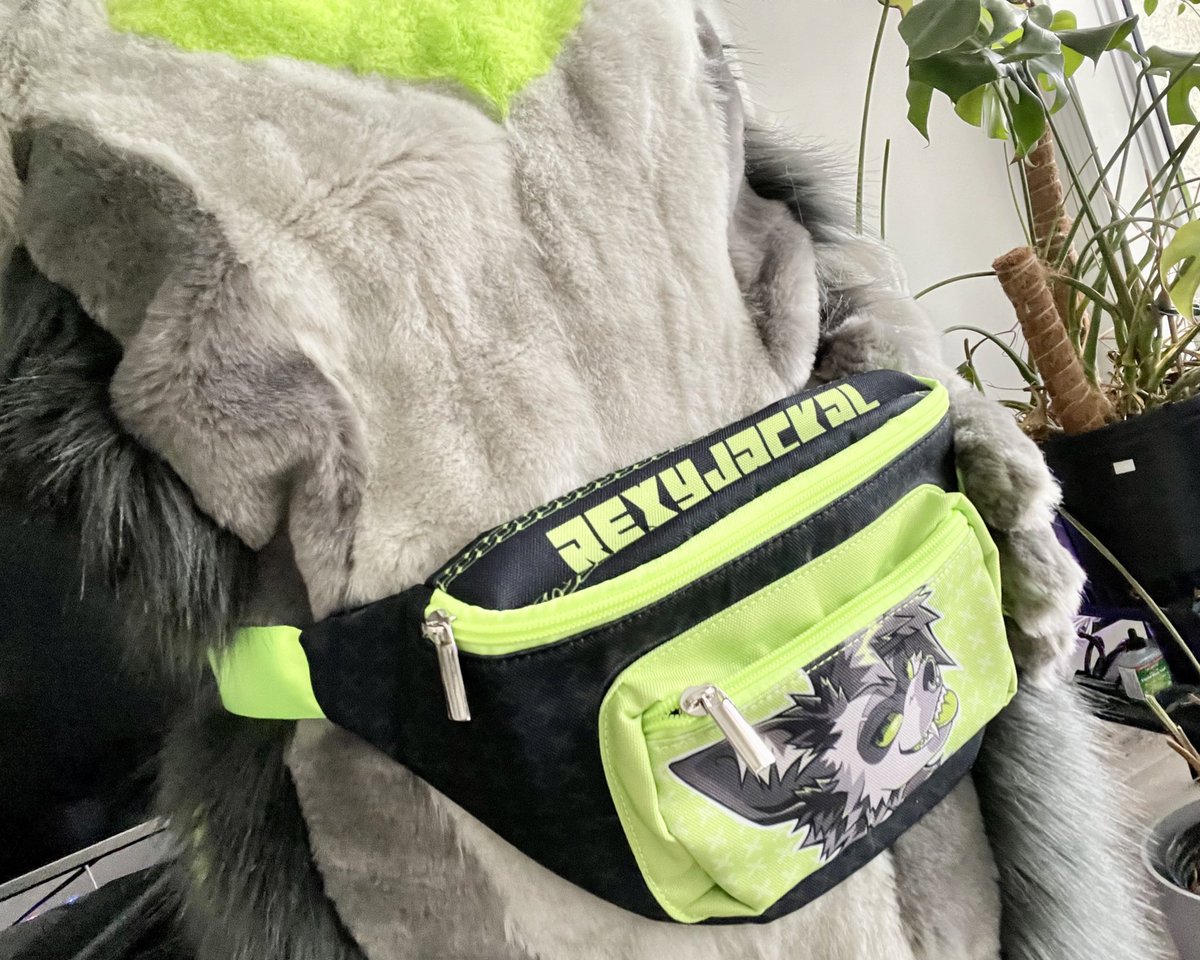 RexyJackal's tweet image. ❇️FURSONA BELT BAG GIVEAWAY❇️
I love making these 💚 

To enter:
-follow me
-retweet
- (optionally) post what character you’d want on it! sfw please

winner will be chosen randomly on the 31st, ty for the support everyone c:
