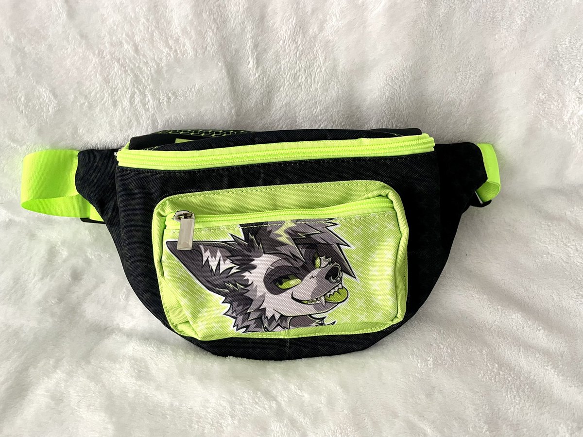 RexyJackal's tweet image. ❇️FURSONA BELT BAG GIVEAWAY❇️
I love making these 💚 

To enter:
-follow me
-retweet
- (optionally) post what character you’d want on it! sfw please

winner will be chosen randomly on the 31st, ty for the support everyone c: