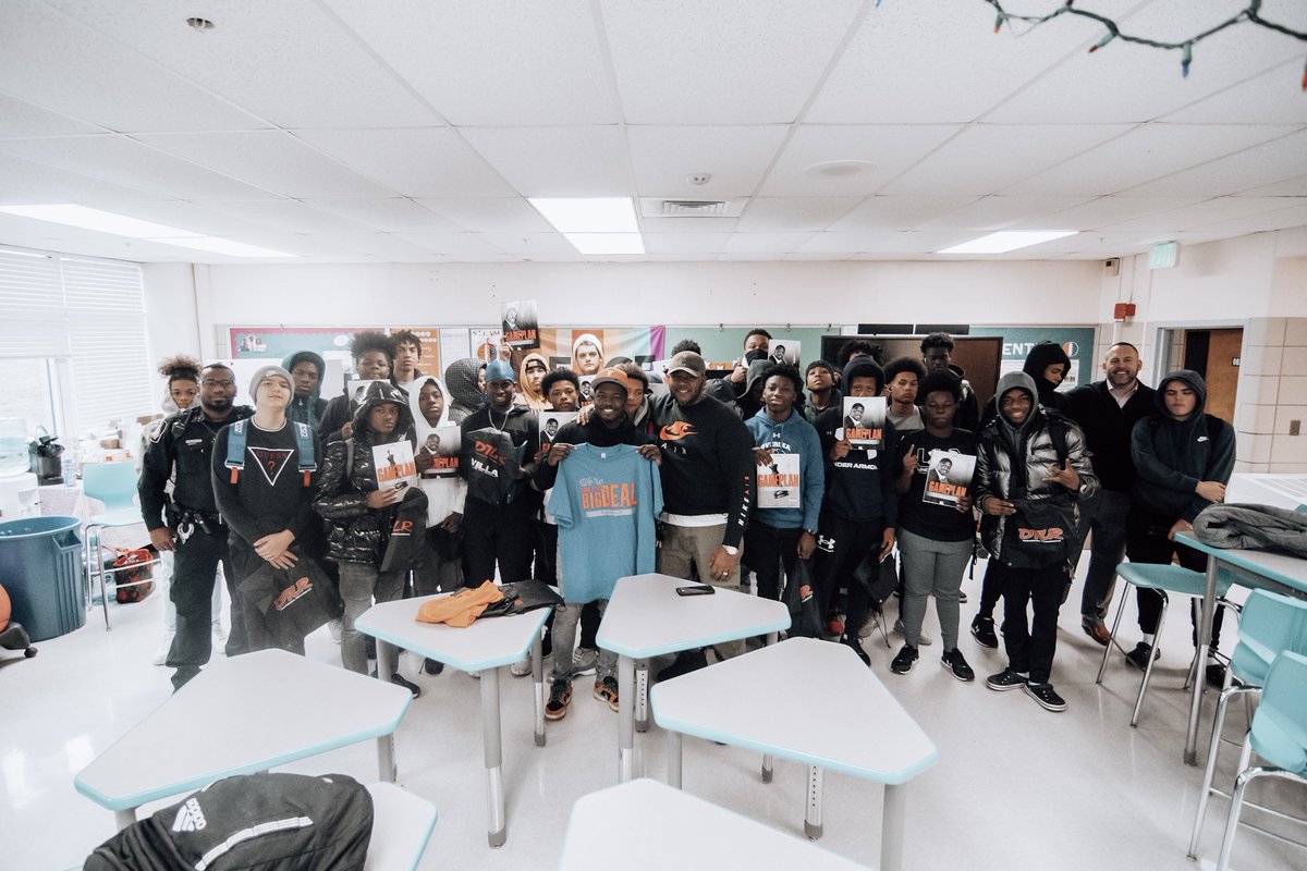 RahnDaDon's tweet photo. Doing everything that I said that I would do!!! Overlea was LOVE🔥🔥🔥 Can’t wait to come back…. #Gameplantour📕 Continues …….. https://t.co/JDRbxw4j8t