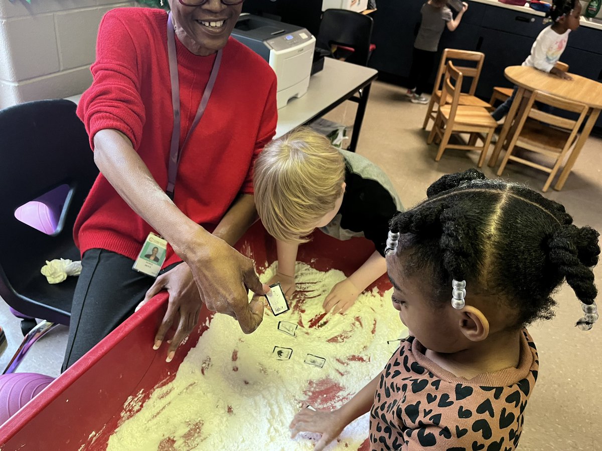 abbytriple's tweet photo. The weather this week was crazy but, that didn’t stop our winter fun. There is lots of joy that comes with https://t.co/7wq0ysy5dT day ever #utimaetelearningexperience @mabletones https://t.co/boBDxwJTkb
